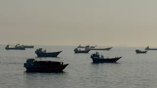 Live Updates: Cease-Fire Unraveling as U.S. and Iran Trade Strikes Again