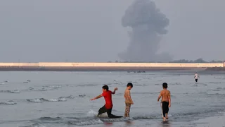 The U.S. strikes Iran after Trump announces a renewed blockade and tolls in Hormuz