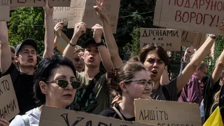 Ukraine’s Ousted Defense Minister Attacks the Military’s Old Guard