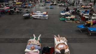 Flames Advance on Bordeaux, Where Evacuees Balance Dread and Hope
