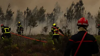 Live Updates: Firefighters Battle Raging Wildfires in France and Spain