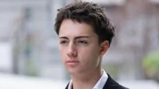 Singapore fines French teen $465 for viral straw-licking stunt