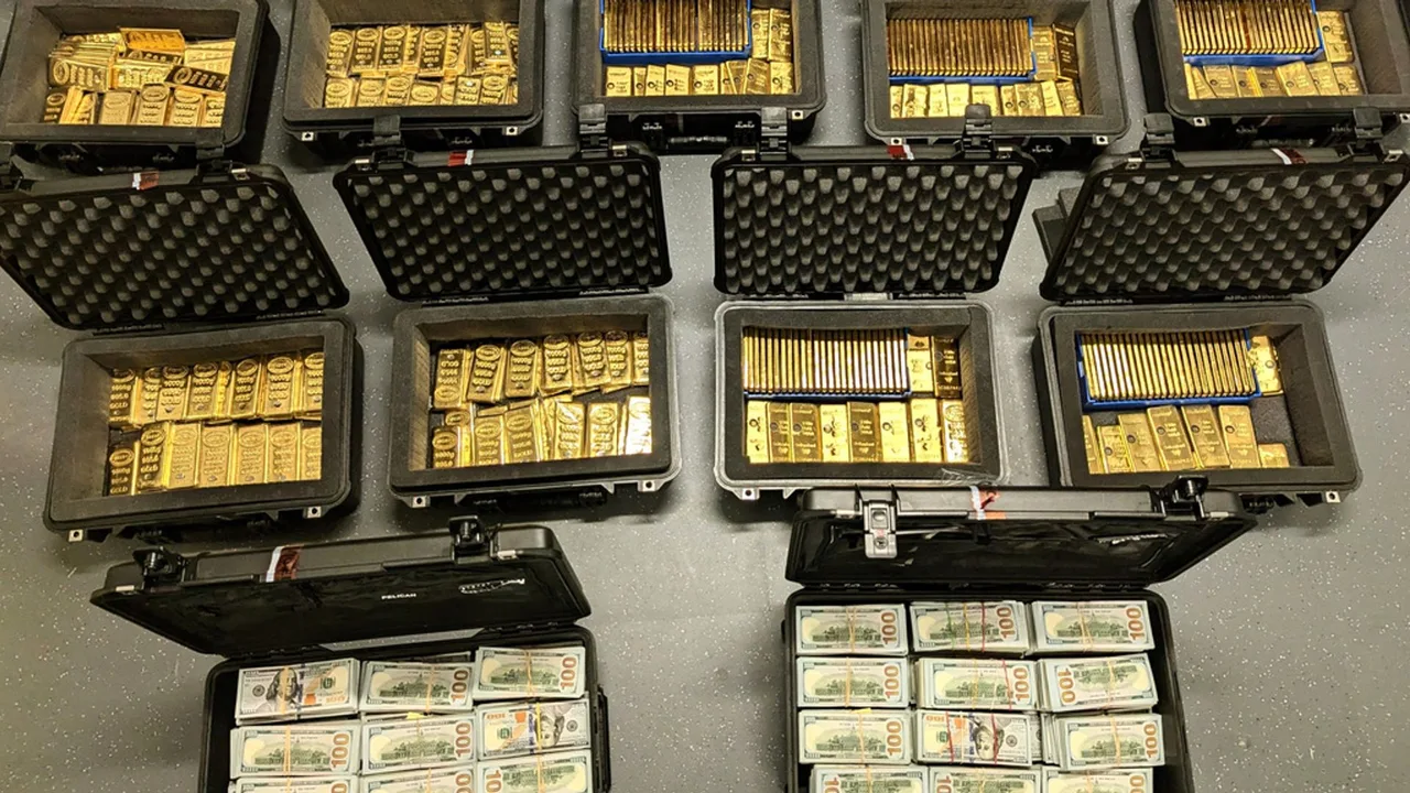 Ex-CIA official pleads guilty to stealing gold bars as part of elaborate scam