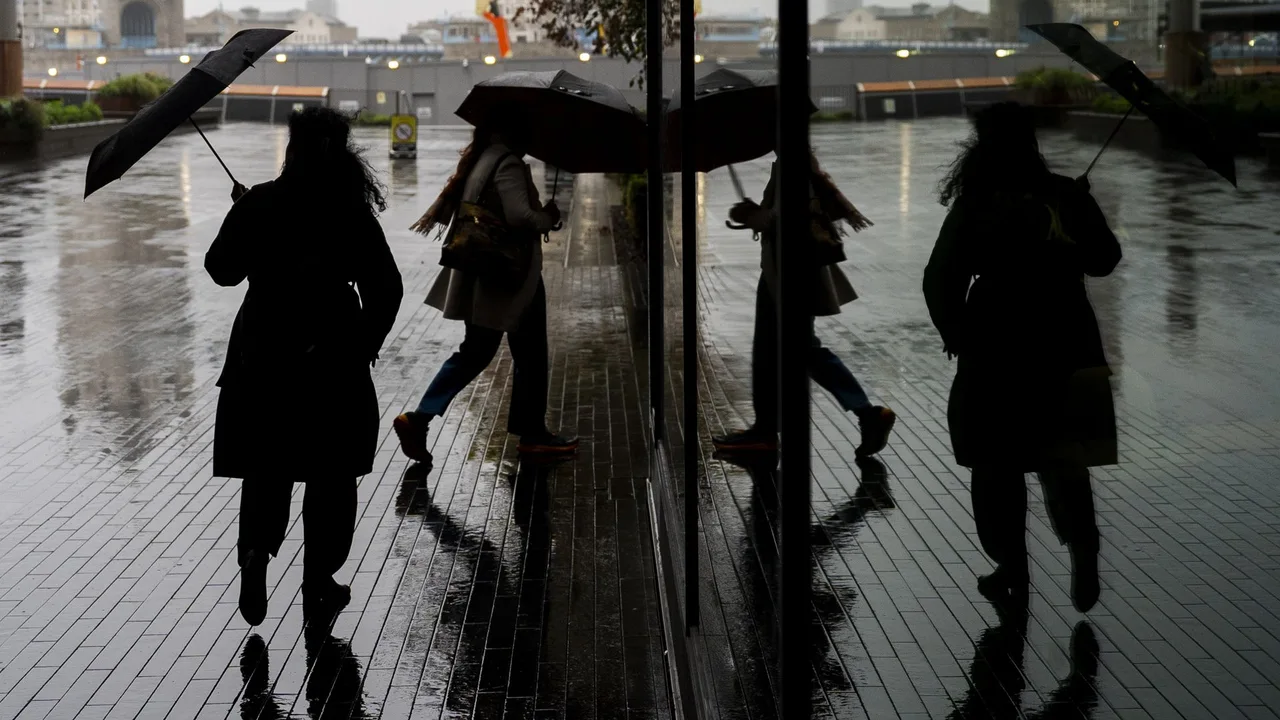 Weather warnings for strong winds remain in place as Storm Boelo peaks