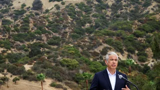 Paramount and California to Hold Preliminary Talks on Warner Bros. Deal