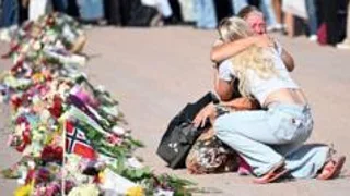 Norwegians lay flowers at palace as King Harald's condition worsens