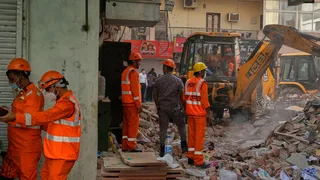 Building Housing Students Collapses in New Delhi, Killing at Least 7