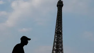Eiffel Tower Workers Strike, Saying Women Were Excluded From Hindu Group’s Visit