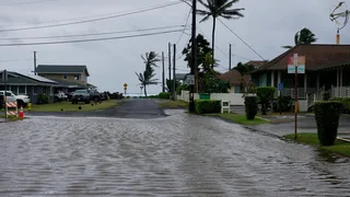 Hurricane Lowell Brings Rain, Fierce Wind and Power Outages on Hawaii’s Kauai