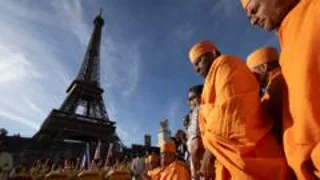 Investigation after female staff at Eiffel Tower replaced by men for religious visit
