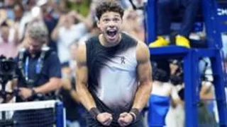 Shelton beats Alcaraz in latest-ever US Open finish to reach semis