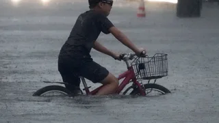 Typhoon Dujuan Brings Record Rain to Japan, Killing 5 People