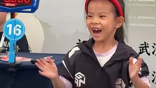 6-Year-Old Girl in China Sets a Rubik’s Cube Record