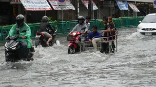 Bangkok declared disaster zone after more than 30cm of rain in 48 hours