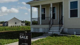 High Gas and Rising Mortgage Rates Trouble Trump as Midterms Near