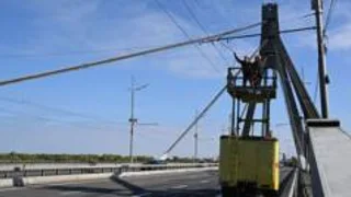 Russia strikes second major bridge in Kyiv, mayor says
