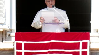 Pope Leo Will Have Surgery to Remove Growth on Lung