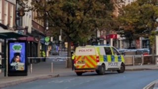Suspects hunted after police officer injured in shooting